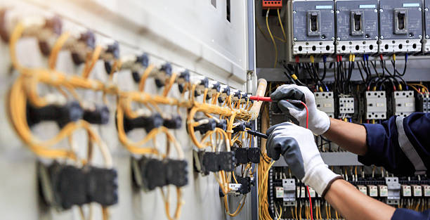 Professional Electrician technician working in Cut Off, LA